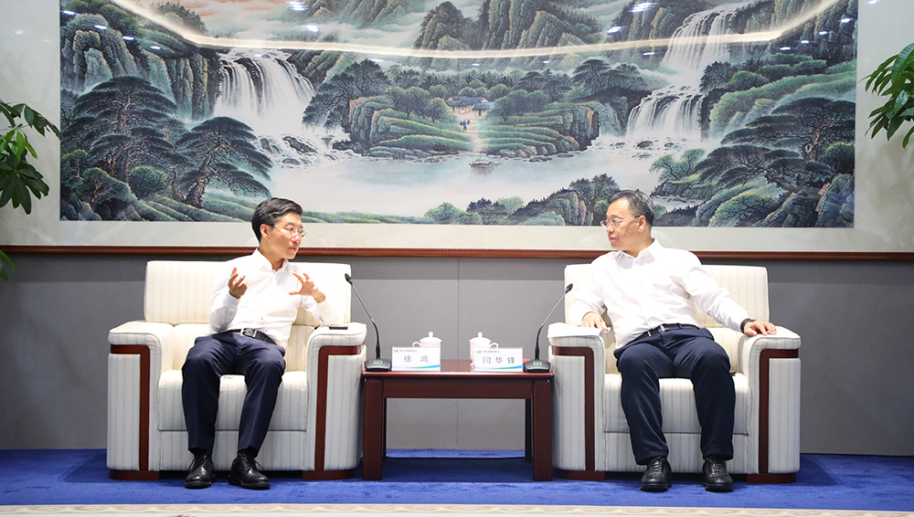 徐鸿与中国电气装备党委副书记、总经理闫华锋举行工作会谈